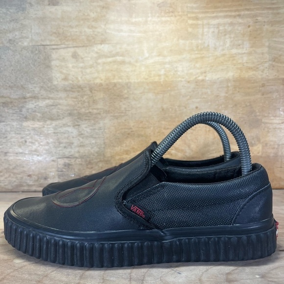Vans Marvel Black Widow Womens Size 8 Slip On Shoes Sneakers Black Red - Picture 3 of 8
